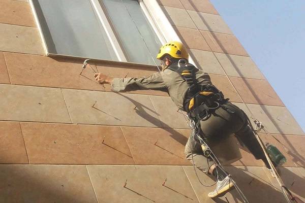 قیمت پیچ و رولپلاک سنگ نمای ساختمان در سایت زومیت و جهان فرود